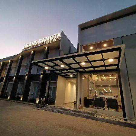 Grand Samota Hotel Sumbawa Exterior photo
